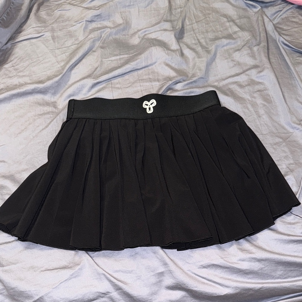Aritzia TnAction Black Pleated Skirt